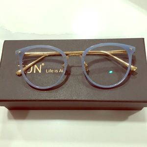 Blue light blocking glasses